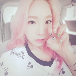 '소시' 태연, 앙증맞은 셀카 "컬투쇼 가는 중"