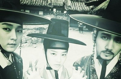 심창민·이준기·이유비, '밤을 걷는 선비' 촬영 현장공개…"여배우 몰아주기"