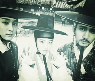 심창민·이준기·이유비, '밤을 걷는 선비' 촬영 현장공개…"여배우 몰아주기"