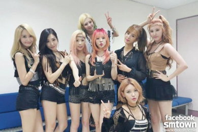 소녀시대, 3관왕 단체 기념샷 '모든 음악 방송 1위'