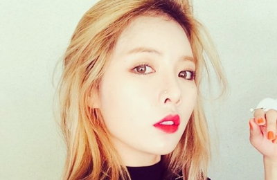 현아, 근황 공개 '강렬 레드립+청순 미모'