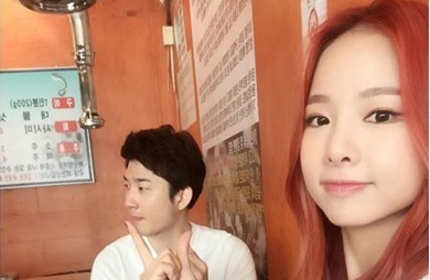 'EXID' 솔지, 친오빠와 투샷 '붕어빵 남매'