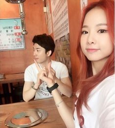 'EXID' 솔지, 친오빠와 투샷 '붕어빵 남매'