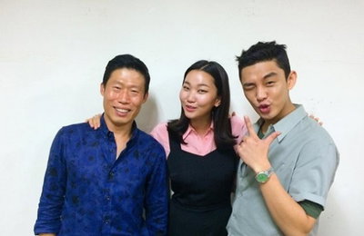 장윤주, 유해진-유아인과 다정샷 "유유 커플과 함께"