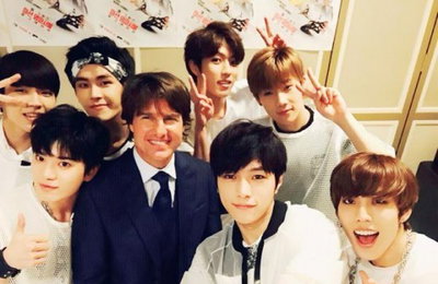 인피니트, 톰 크루즈와 인증샷 "영화 강추"