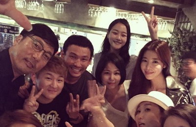 이문세 합창단, '베테랑' 황정민 응원…"돈독한 우애"