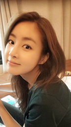강소라, 청초한 미모 뽐내..."셀카 놀이"