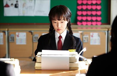 이정현 주연, '성실한 나라의 앨리스’..암울한 세태 풍자한