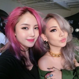 씨엘·포니, 다정한 투샷…"Ma main GZB 포니"