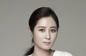 배우 문소리, 12년만에 MBC 미니시리즈 컴백…'미치지 않고서야' 주연