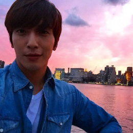 정용화, 훈훈한 일상 "핑크빛으로 물든 뉴욕에서”