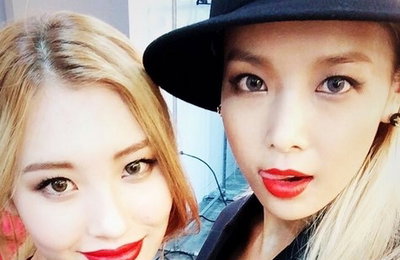 원더걸스 선미·유빈, 강렬 레드립 셀카 "YOU&美 오늘은 맛보기"