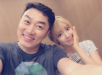 초아, 컬투쇼 출연 인증샷 "스페셜DJ, 정말 심쿵했어"