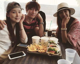 윤현숙, 지성♥이보영 부부 근황 공개…'내 이쁜 동생들'