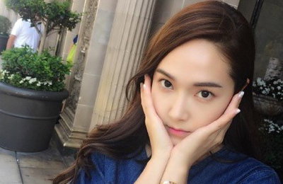 'SM과 결별' 제시카, 꽃받침 포즈 ’ 청순미’뽐내