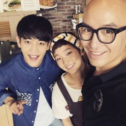 홍석천, 민호·박소담과 촬영 인증샷 "난 카메오"