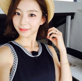 '새신부' 박수진, 결혼반지 인증…"행복해요~"