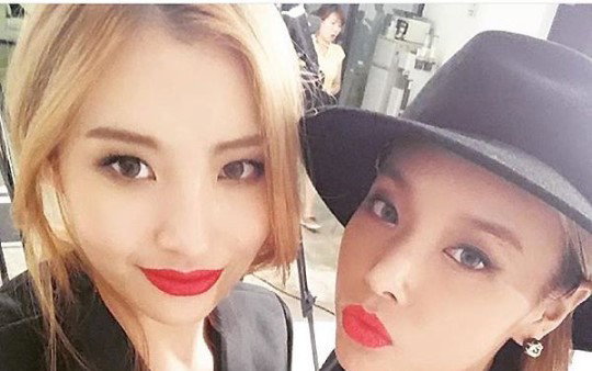 선미·유빈, 전에 없던 성숙…”올블랙 카리스마"