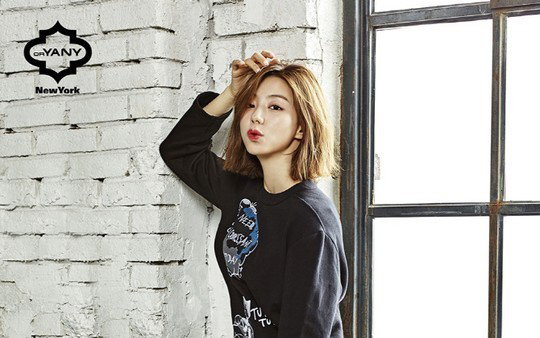 박수진, 가을 화보 공개 '매끈 각선미 눈길'
