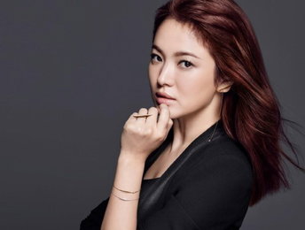 송혜교, 정열적인 눈빛 담긴 화보 공개 ‘시크+우아’
