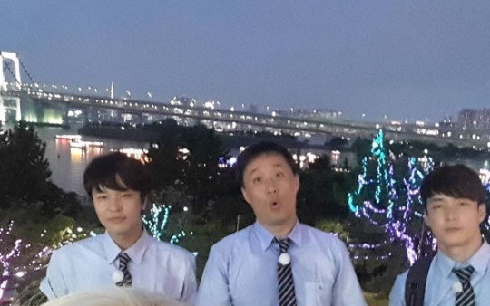 강남, '학교' 팀과 찰칵…"준하형 형탁이형 보고싶다"