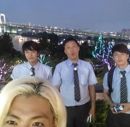 강남, '학교' 팀과 찰칵…"준하형 형탁이형 보고싶다"