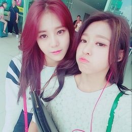 'AOA' 설현, 혜정과 깜찍한 투샷 "한국 가요"