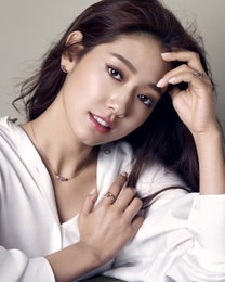 박신혜, 우아한 가을 여신 변신 '섹시한 매력' 뽐내