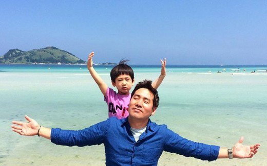 샘킴, 아들과 함께 제주도 여행 "내 흉내내는 요 꼬맹이"