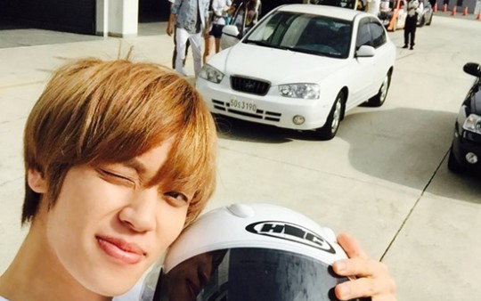 틴탑 니엘, 카레이서 변신 인증샷 '더 멋진 모습을 보여줄게요'