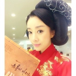 '육룡이 나르샤' 윤손하, 즐거운 촬영 모습 '우아한 미모' 발산