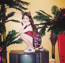 수지, 귀요미 캣츠걸…"새침+도도 매력" 뽐내