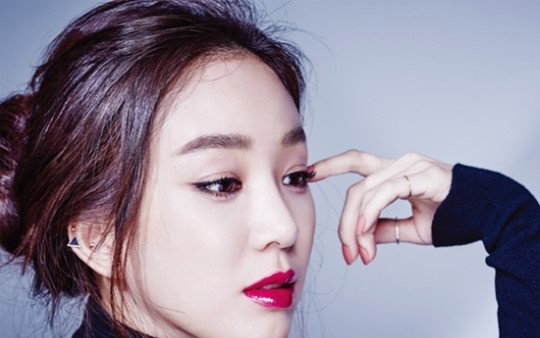 정려원, 붉은 립스틱 바른 가을 여신