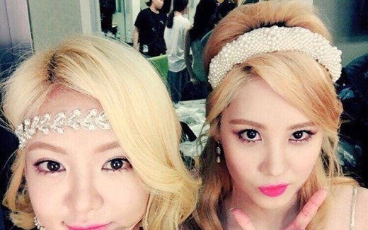 '소녀시대' 효연, 서현과 훈훈 투샷 '무대 끝나구...'