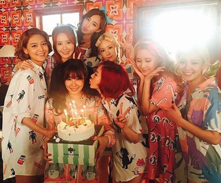 소녀시대, 막방기념 단체샷…"끝이 아닌 시작"
