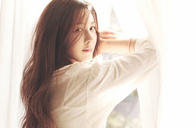 배우 김하늘, 한 살 연하 사업가와 열애