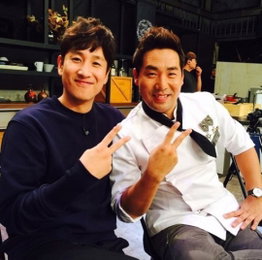 "파스타의 실제모델"…이선균, 샘킴과 '훈훈' 인증샷 공개
