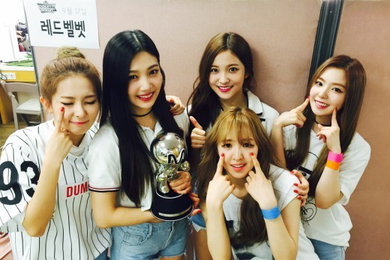 레드벨벳, 음방 1위 기념샷 '깜찍함 발산'