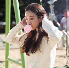 정려원, 로코퀸의 반전…"쎈 언니의 풍선껌"