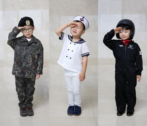 삼둥이, 깜찍한 거수경례…"국군의 날 퍼포먼스"