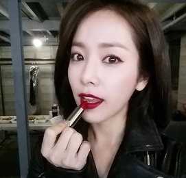 배우 한지민, 매혹의 레드립…"청순미녀의 반전"