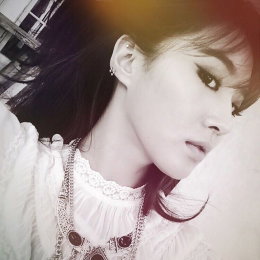 '소녀시대' 유리, 화사함 가득한 셀카 "귀 뚫었쪙"