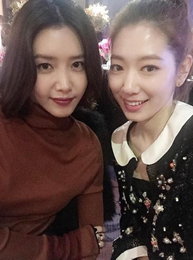 채정안·박신혜, 동안 자매…"안구정화, 꽃미소"