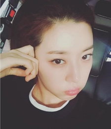 박한별, 뿔난 귀요미 셀카…'새침한 표정'