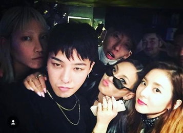 지디·씨엘·산다라, 파티 회동…"YG패밀리가 떴다"