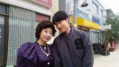 "우리는 응팔母子" 라미란·류준열, 빵터지는 촬영인증샷