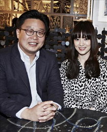서경덕·송혜교, 캐나다 박물관에 한국어 안내서 제공