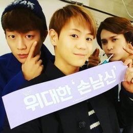 윤두준·양요섭, 손동운 뮤지컬 응원 나서...'훈훈'