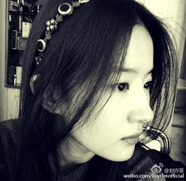 "옆선조차 완벽" 유역비, 시선 강탈 초근접 셀카