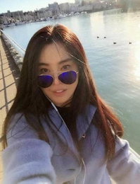 '진짜' 왕조현, 캐나다서 근황…변함없는 미모